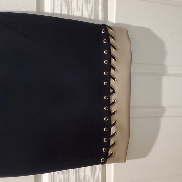 DKNY - Picture 5 of 6